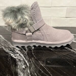 Bearpaw. Grey. Size 6